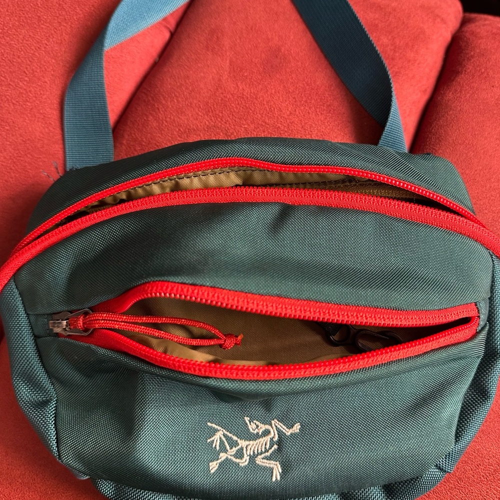 Arc'teryx Maka 1 Waist Sling Bag Pack Teal Pink Crossbody Outdoor Gorpcore - Picture 8 of 8